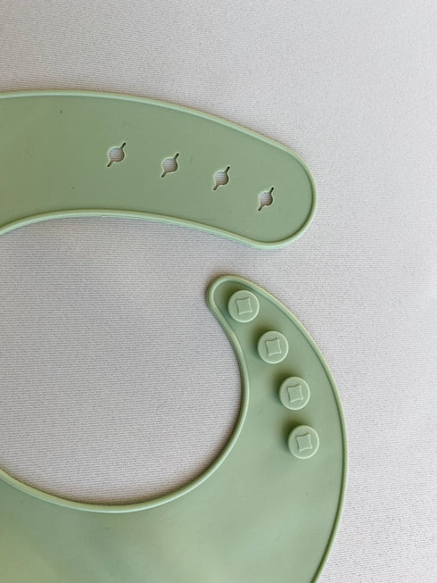 DAINTY DAISY - Green Bib